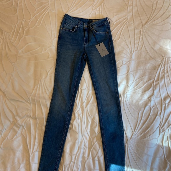 Vero Moda Mid Rise Slim Jeans - Picture 6 of 6